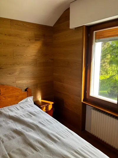 Paroi en lames de parquet et isolation