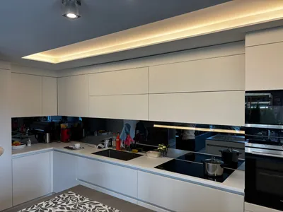 Changement face de cuisine haute et plan de travail îlot en stratifié compact