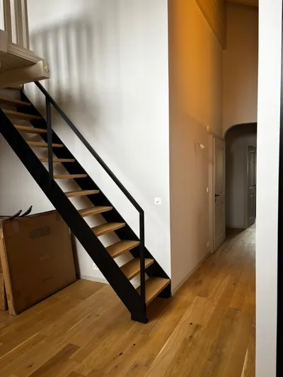 Escalier chêne et acier Thermo laqué
