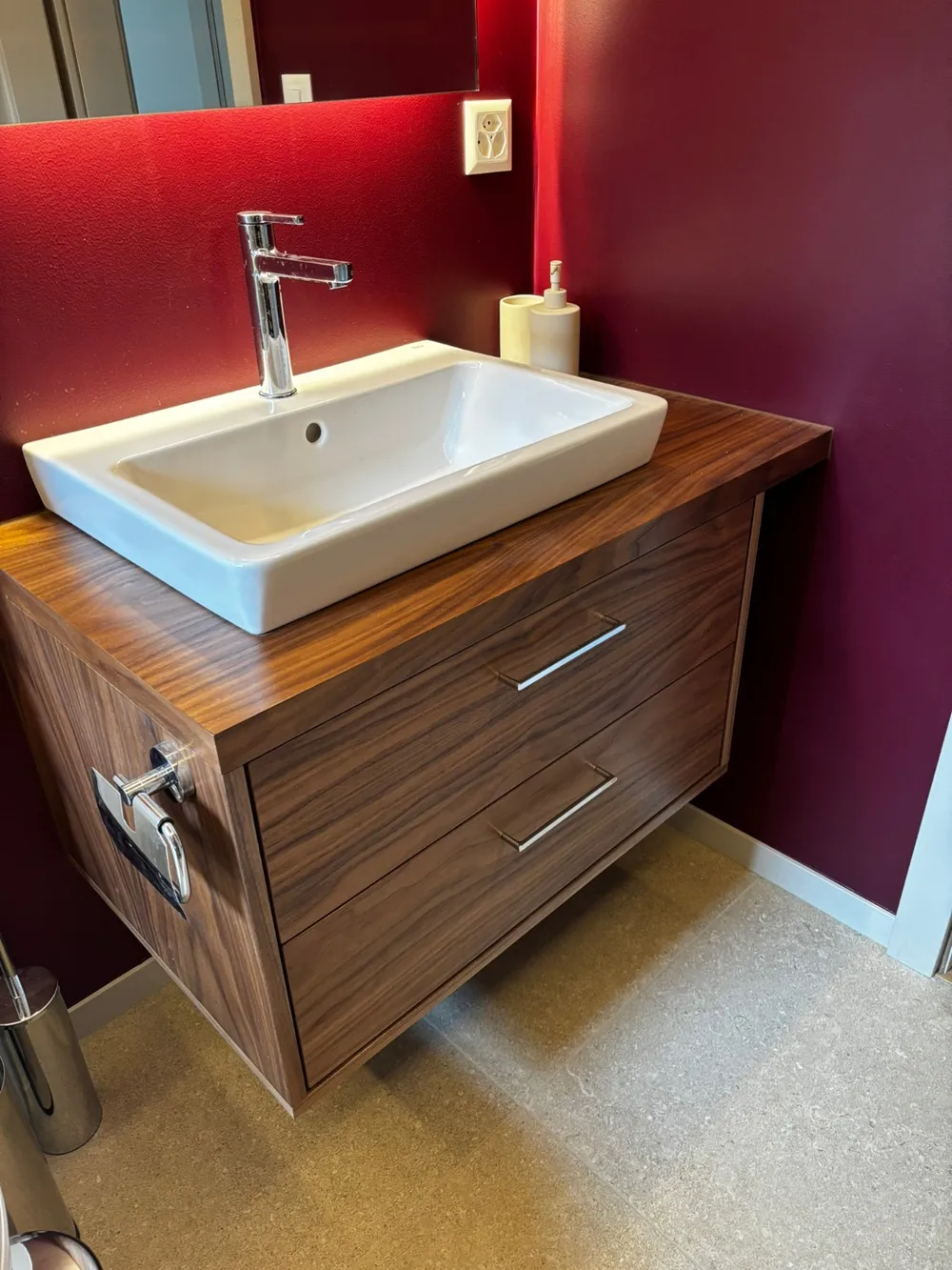 Meuble de salle de bain en noyer – photo 1