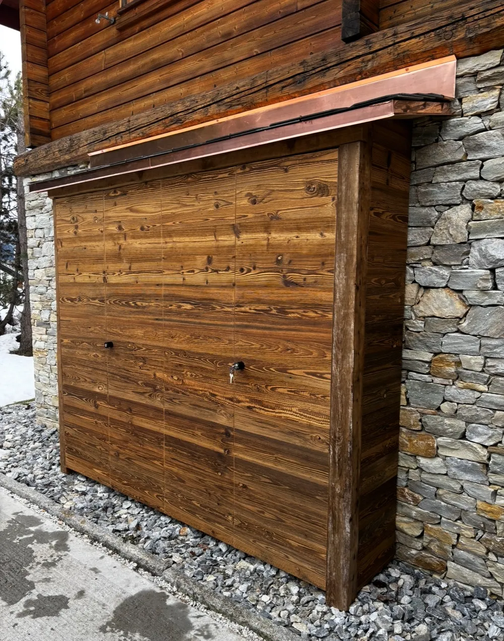 Armoire pour ski en vieux bois – photo 1