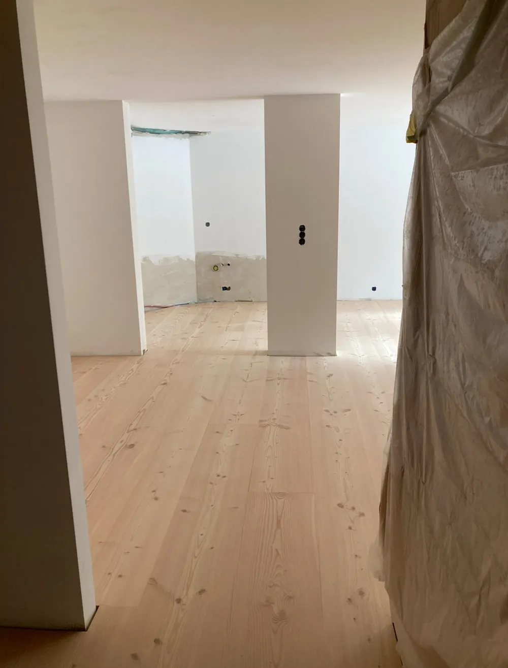 Parquet pin à lames larges – photo 1