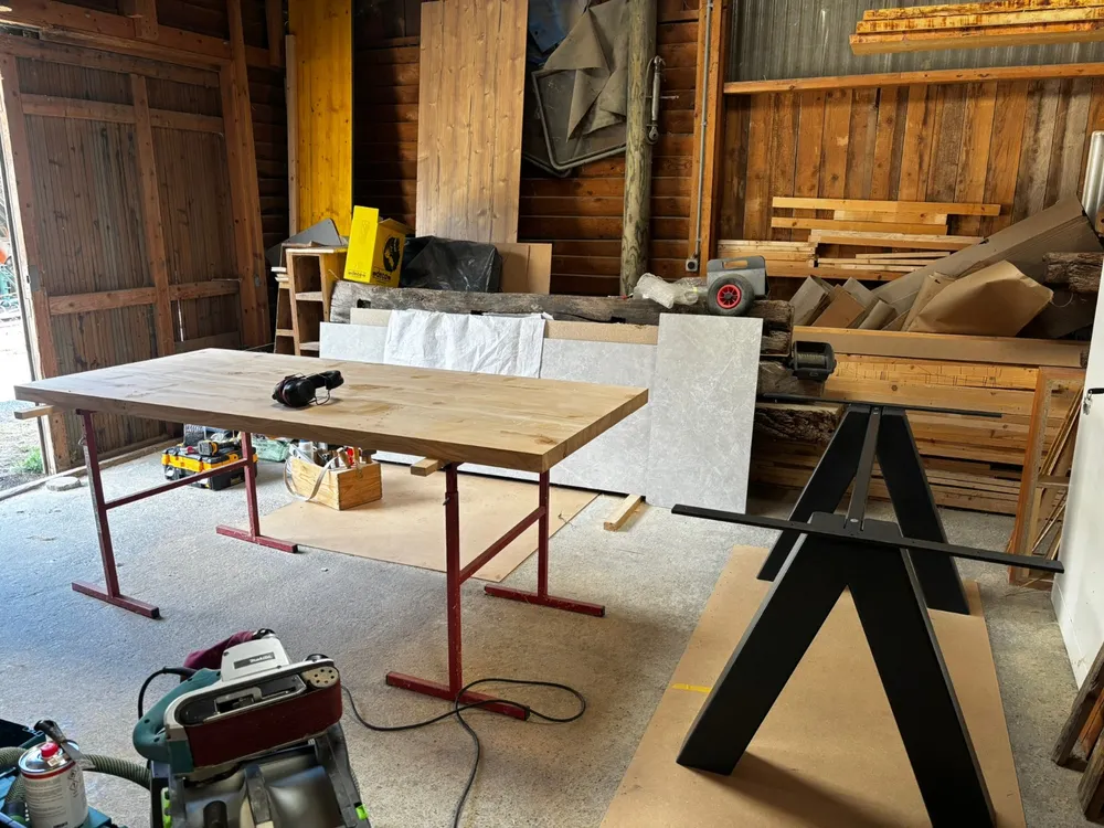 Table chêne massif et pied en acier thermo laqué – photo 4