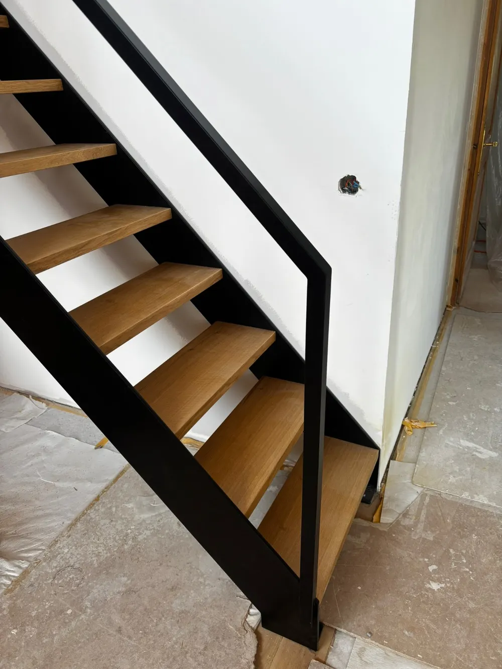 Escalier chêne et acier Thermo laqué – photo 4